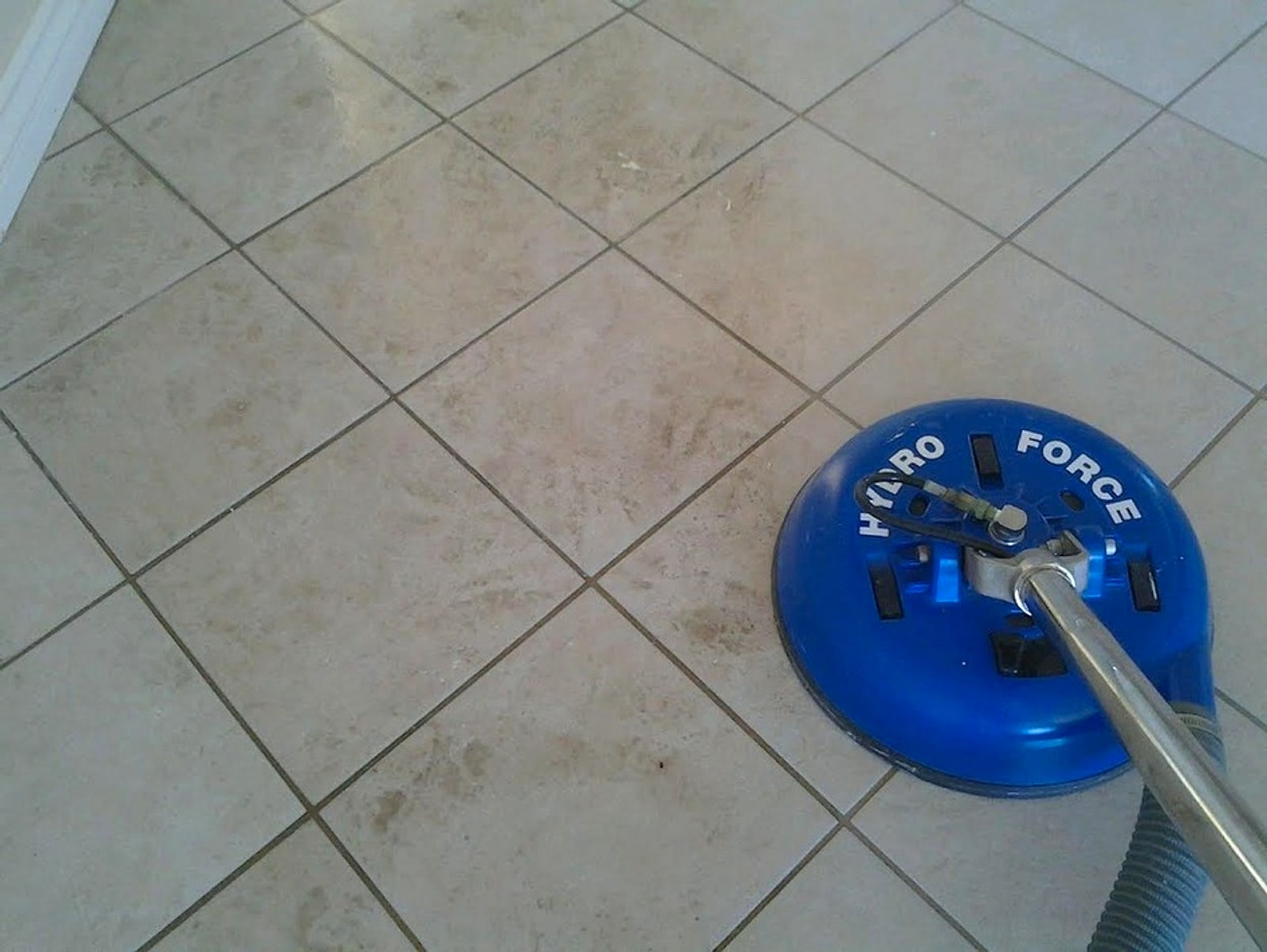 Spinner tool on dirty tile before cleaning